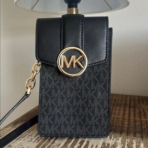 Michael Kors Carmen small  Logo smartphone Gold Chain Crossbody